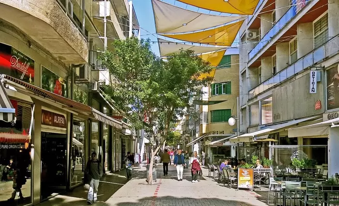 Kαμπάνια χριστουγεννιάτικης διακόσμησης βιτρινών στη Λευκωσία