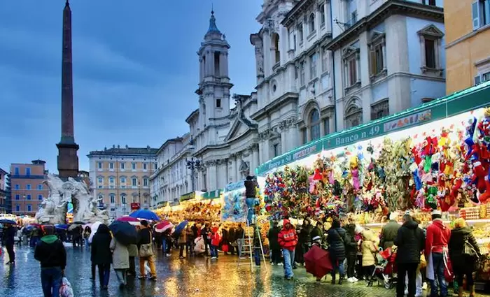 €8 δισ. θα ξοδέψουν οι Ιταλοί για δώρα στις γιορτές