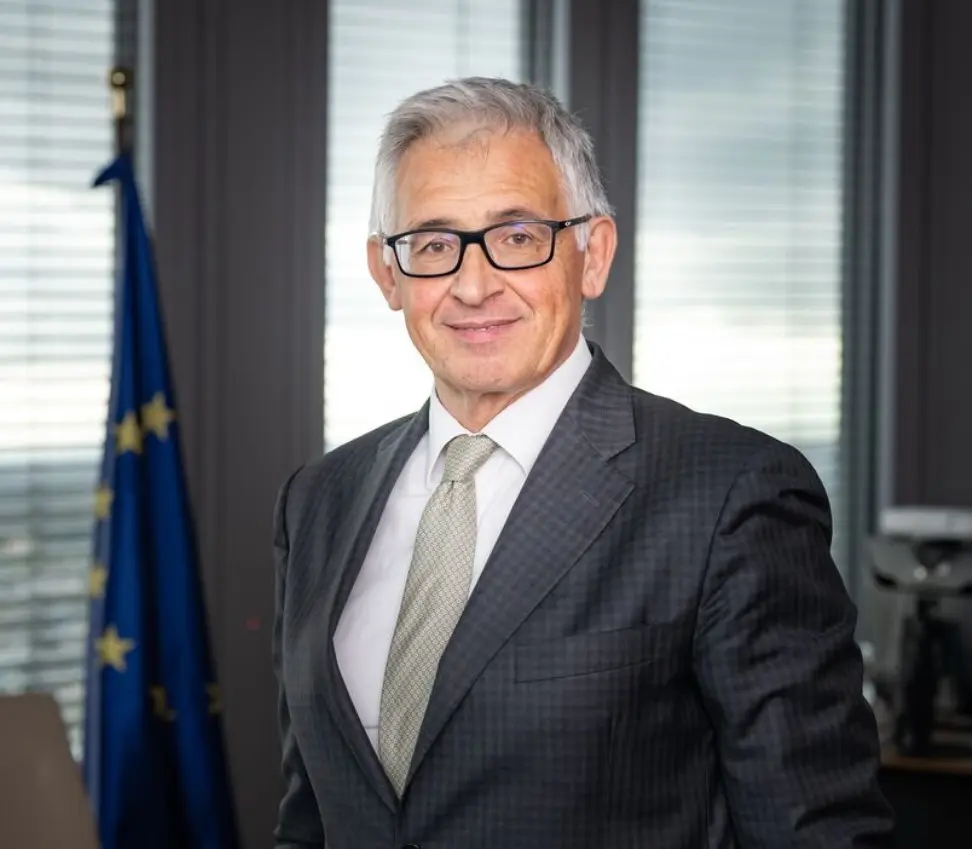 Τσιπολόνε (ΕΚΤ): Το ψηφιακό ευρώ θα προστατεύσει τις ευρωπαϊκές τράπεζες και τα συστήματα καρτών