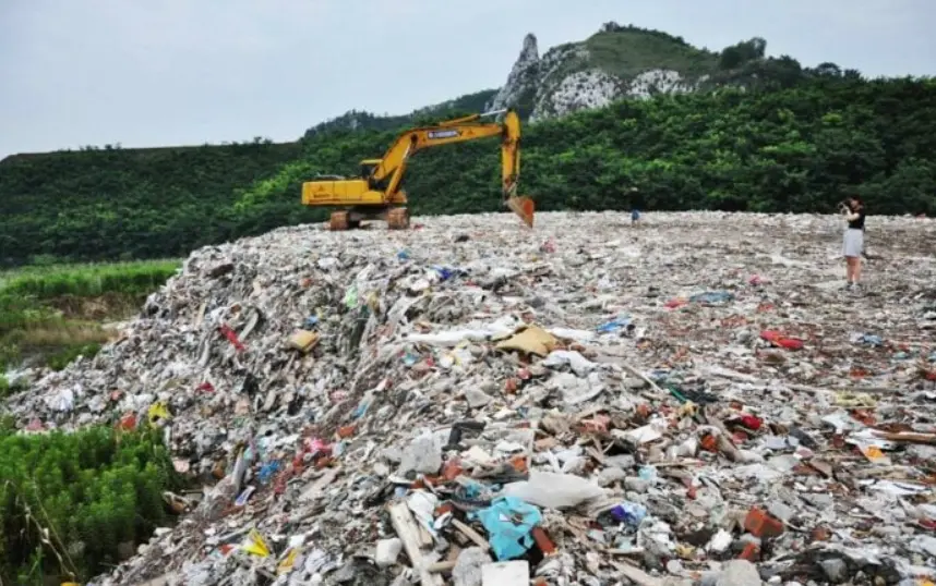 Το 2024 φεύγει δημιουργώντας 220 εκατ. τόνους πλαστικών σκουπιδιών