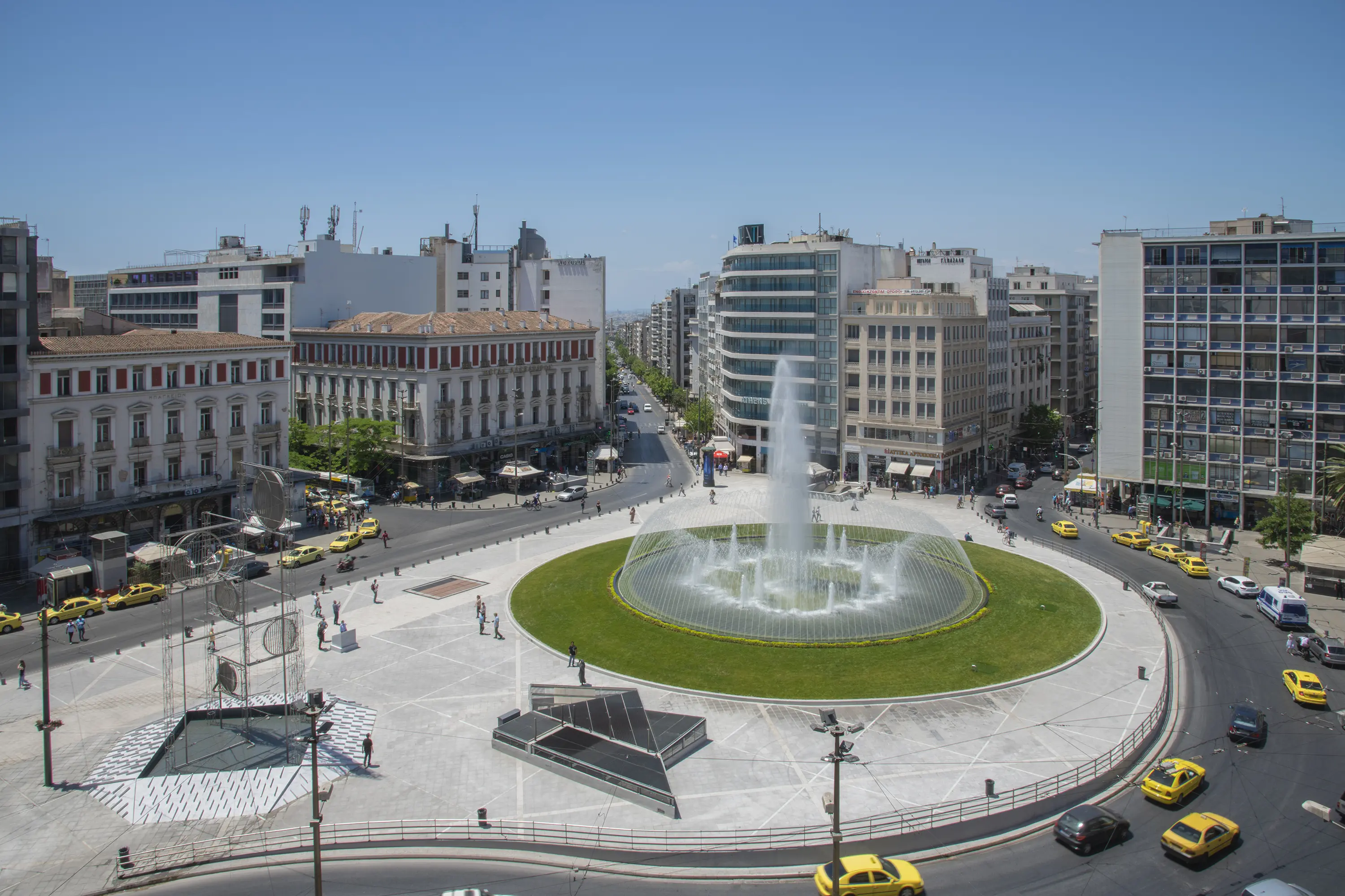 Αθήνα: Ξαναβρίσκει τη λάμψη της η Ομόνοια – Ποια κτίρια «ξαναγεννιούνται»