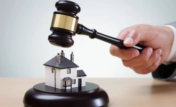 «Βροχή» οι πλειστηριασμοί ακινήτων στην Ελλάδα