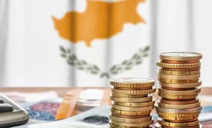 Ανάπτυξη 2,9-3,1% και Δημόσιο Χρέος στο 43,3% έως το 2028, σύμφωνα με το Στρατηγικό Πλαίσιο