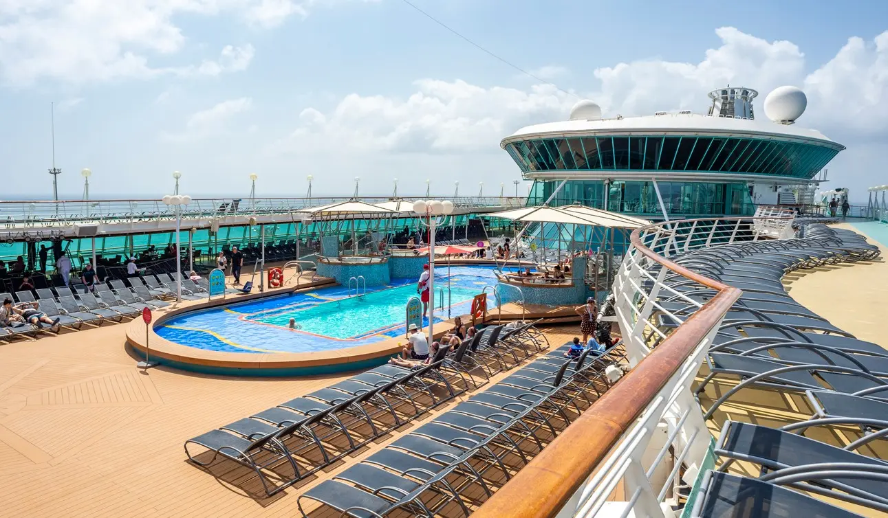 Άρχισαν τα δρομολόγια του Rhapsody of the Seas στην Κύπρο