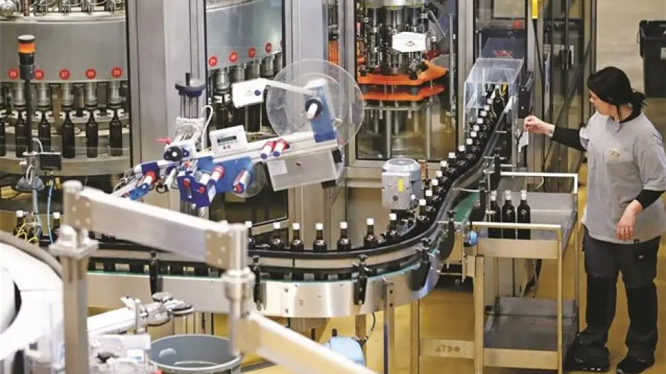 Ισπανία: Σε φάση συρρίκνωσης ξανά η μεταποίηση, ανησυχία για ζήτηση και απασχόληση