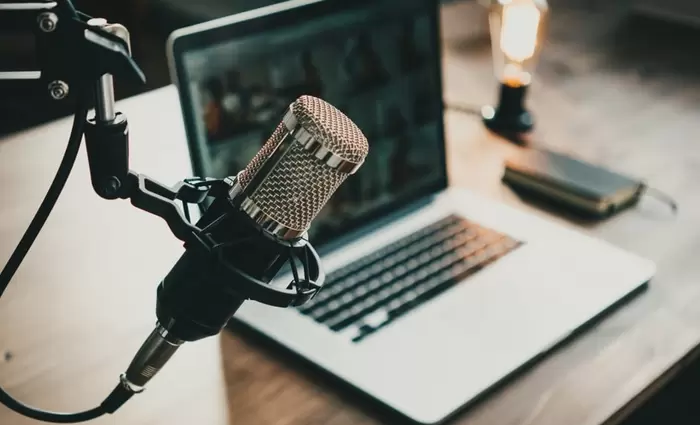 Τα social media υποχωρούν σε αξιοπιστία και τη θέση τους παίρνουν τα podcast