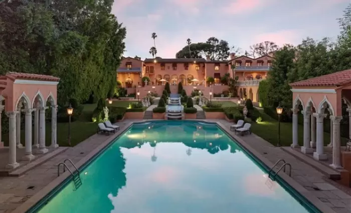 Πωλείται η έπαυλη που γυρίστηκε ο «Νονός» και ο «Σωματοφύλακας» (pics)