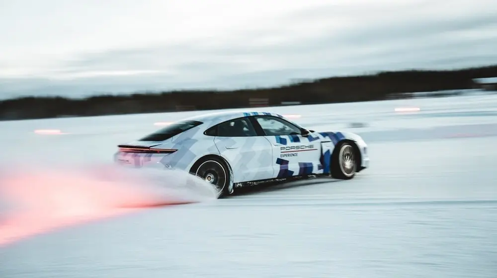 Drifting 17 χιλιόμετρα συνεχόμενα στον πάγο