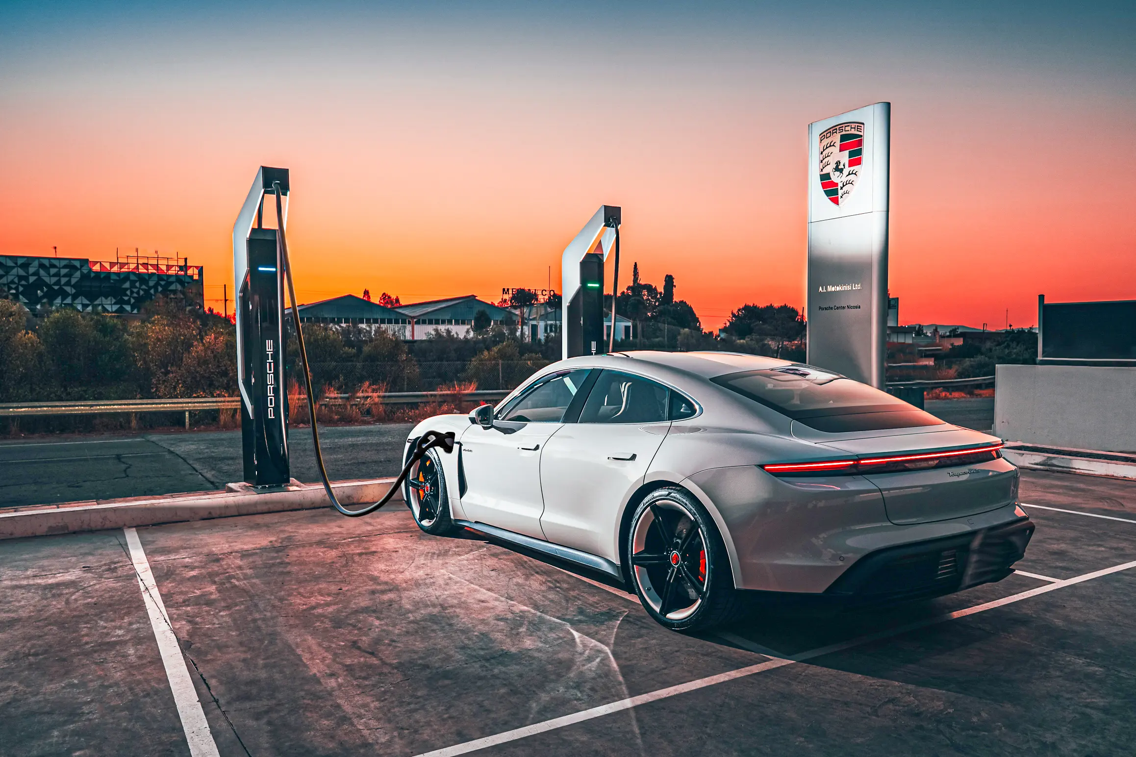 Στο Porsche Center Cyprus, ο ισχυρότερος σταθμός φόρτισης ηλεκτροκίνητων αυτοκινήτων στην Κύπρο