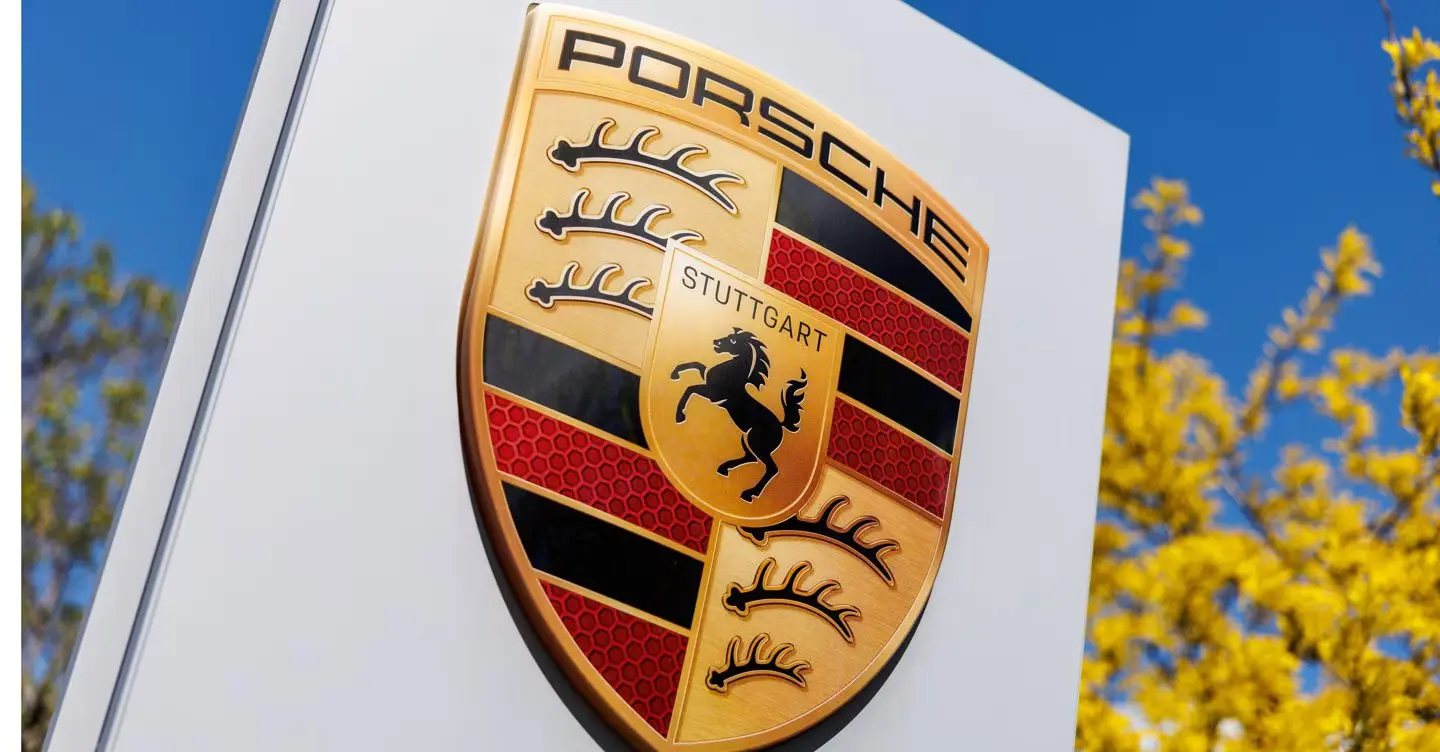 H Porsche φεύγει από τον DAX: Η κρίση στα ηλεκτροκίνητα πλήττει τη «ναυαρχίδα» της γερμανικής αυτοκινητοβιομηχανίας