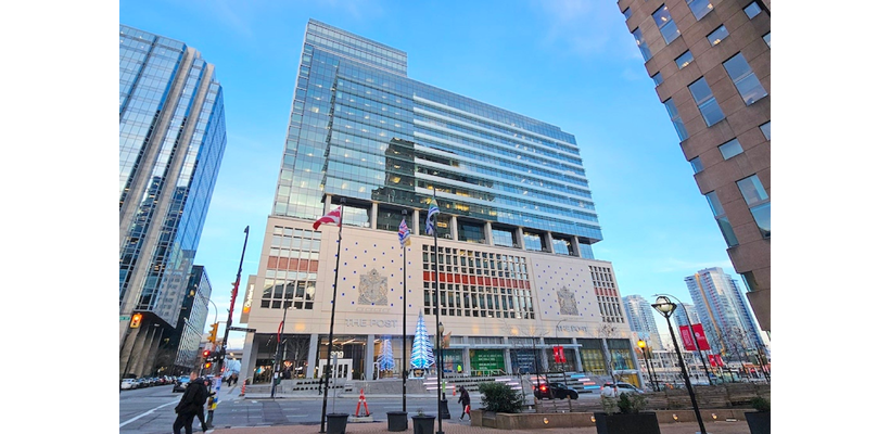 Mega deal Ορτέγκα στον Καναδά: Ο ισχυρός άνδρας της Inditex αγοράζει για $780 εκατ. τον δίδυμο πύργο της Amazon