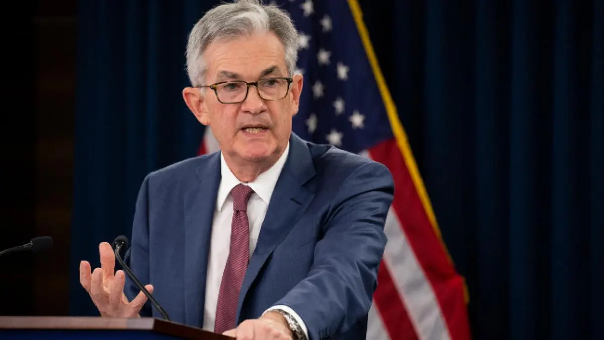 Fed: Η μείωση των επιτοκίων θα πρέπει να περιμένει