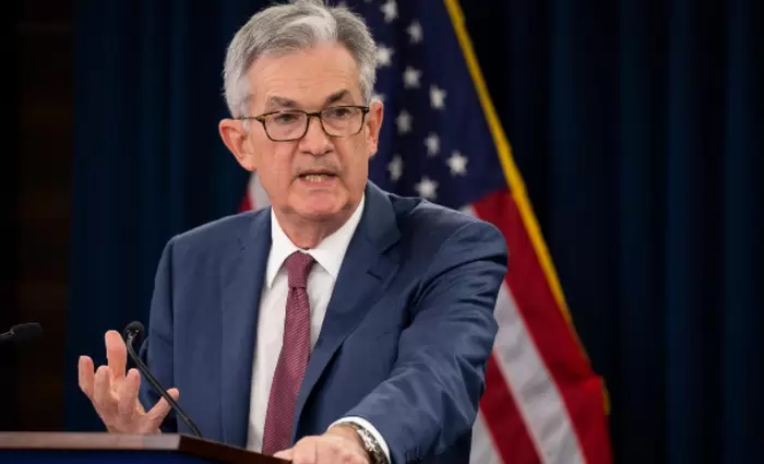 Fed: Η μείωση των επιτοκίων θα πρέπει να περιμένει