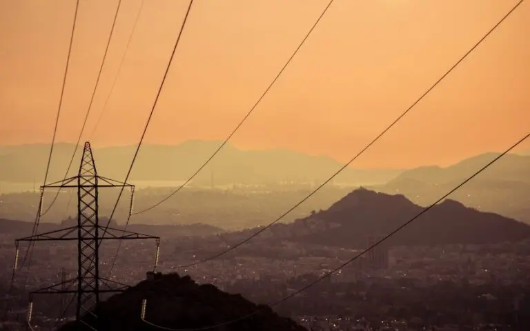Ηλεκτρική ενέργεια: Στα όρια λειτουργεί και το σύστημα της Ελλάδας λόγω καύσωνα