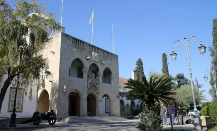 Υπό την πίεση του χρόνου Προεδρικό και Βουλή για το 