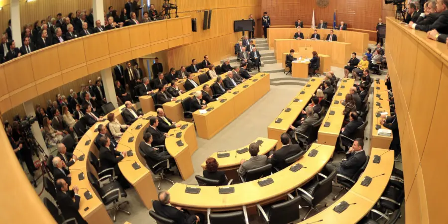 ΣΚΤ: 24 ώρες πριν από την κρίσιμη Ολομέλεια της Βουλής