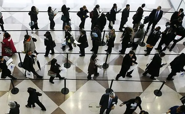 «Εκστρατεία προσλήψεων» από πολυεθνικές, ενόψει Χριστουγέννων