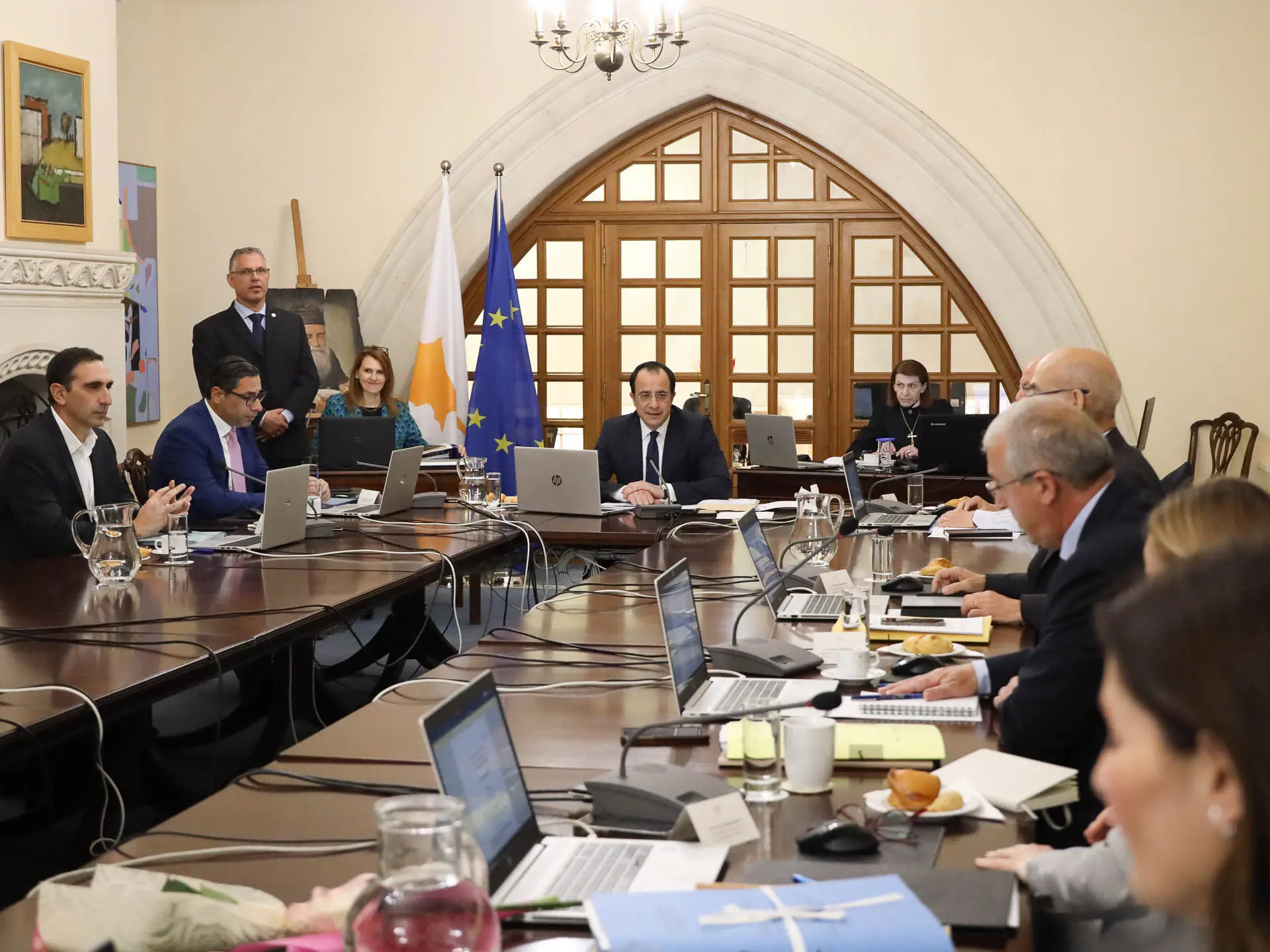 Κ.Ε.: Η Κυβέρνηση θα απαντήσει γραπτώς στην ΕΥ για ωφελήματα ΠτΔ