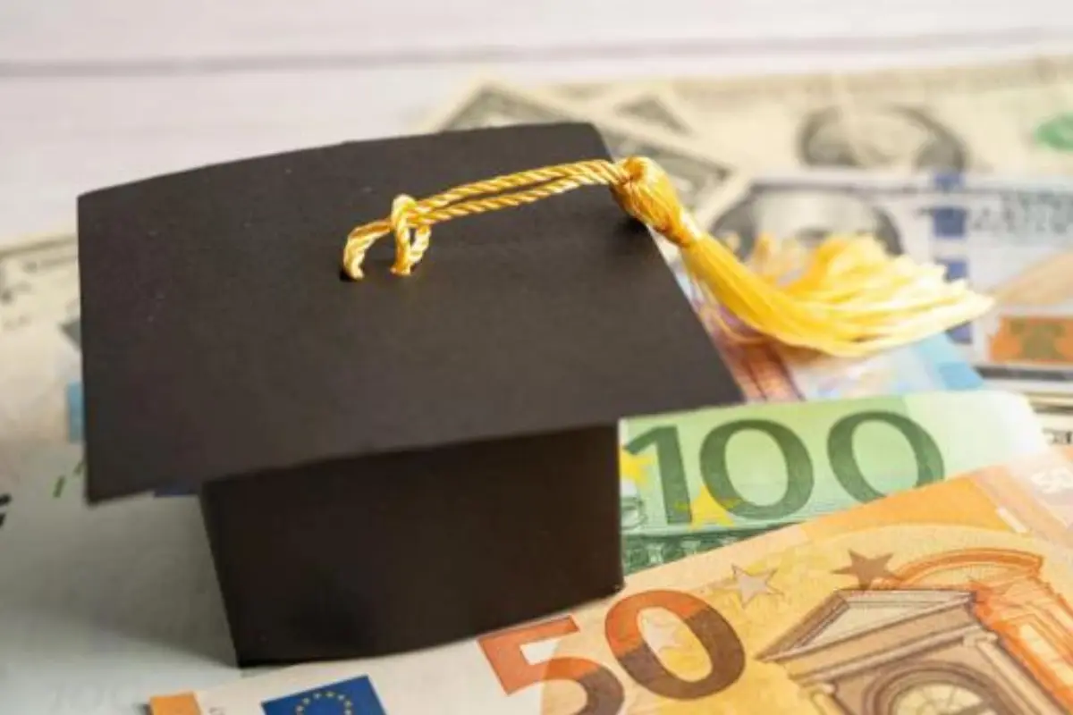 Από τα «χρυσά διαβατήρια» στα «χρυσά πτυχία»