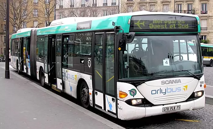 Συρρικνώνονται οι δημόσιες συγκοινωνίες στην Γαλλία