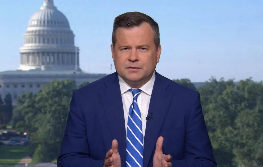 Ποιος είναι ο Μπιλ Πουλτ που υποκίνησε την κλήτευση Πάουελ