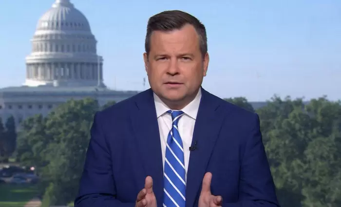 Ποιος είναι ο Μπιλ Πουλτ που υποκίνησε την κλήτευση Πάουελ