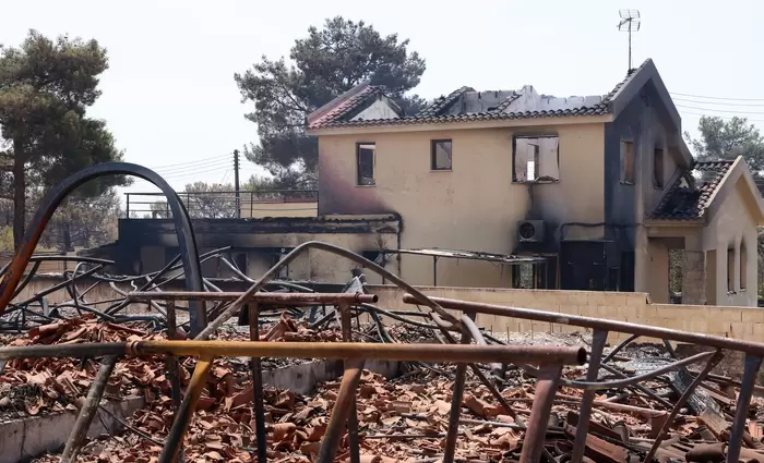 Προκαταβολές σχεδόν €40.000 σε 14 επιχειρήσεις που επλήγησαν από τις πυρκαγιές