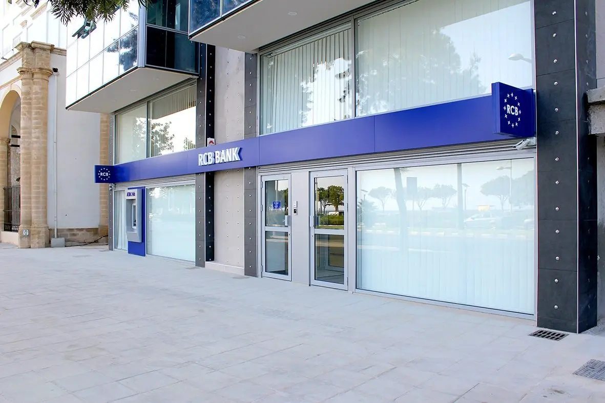 Εκτός RCB Bank η VTB Bank