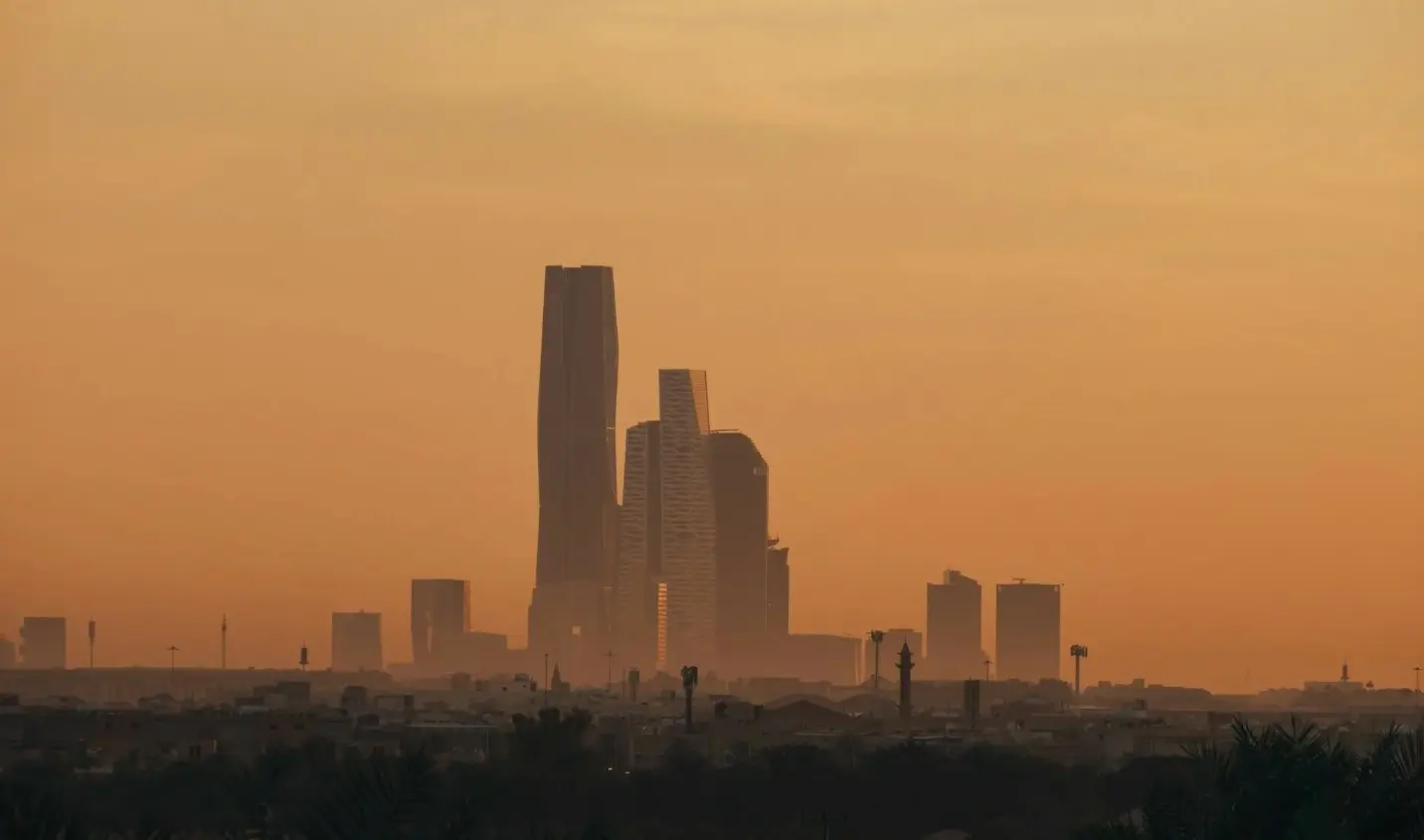 Η χώρα που «πλέει» στο πετρέλαιο, στρέφεται στον ήλιο για ενέργεια