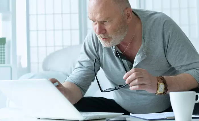 Οι εταιρίες προσπαθούν να απαλλαγούν από τους ηλικιωμένους υπαλλήλους