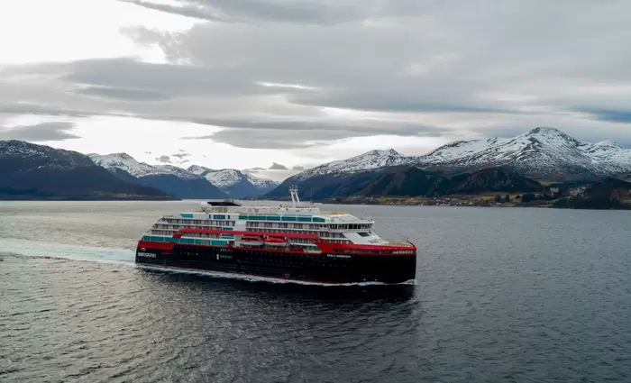 To πρώτο υβριδικό κρουαζιερόπλοιο είναι έτοιμο να σαλπάρει