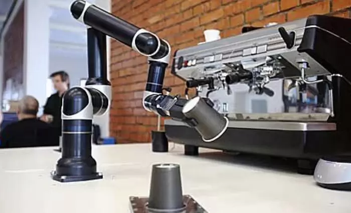 Ντουμπάι: Χρήση ρομποτικής σε καφέ, μανικιούρ και στη διανομή φαγητού