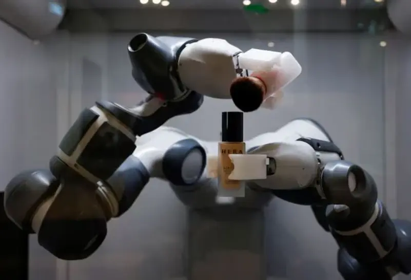 Τώρα η τεχνητή νοημοσύνη βρίσκει τι χρειάζεσαι και δημιουργεί εξατομικευμένα καλλυντικά (βίντεο)
