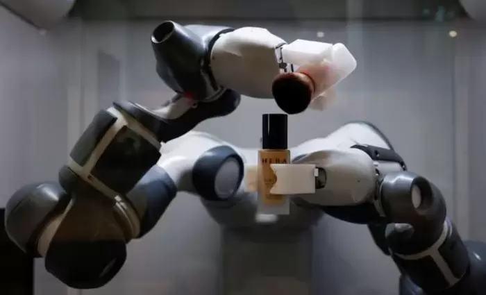 Τώρα η τεχνητή νοημοσύνη βρίσκει τι χρειάζεσαι και δημιουργεί εξατομικευμένα καλλυντικά (βίντεο)