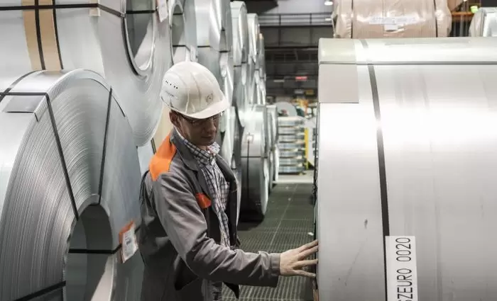 Ουάσινγκτον: Προαναγγέλλει νέες κυρώσεις σε κινεζικά ρολά χάλυβα