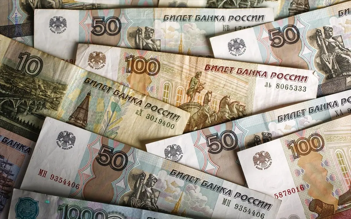 Ενισχύθηκε πέραν του 1,1 % το ρωσικό ρούβλι έναντι του δολαρίου