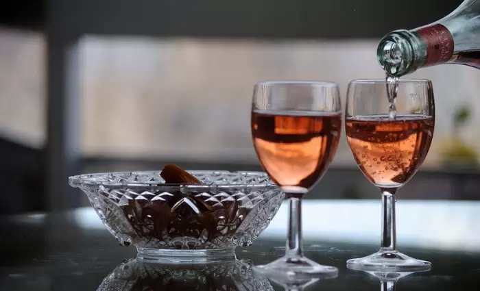 Πώς οι νέοι καταναλωτές κρασιού στις ΗΠΑ εκθρονίζουν τους baby boomers