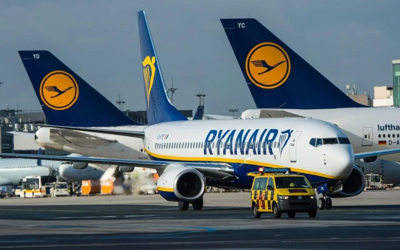 Ryanair: Πιθανή η μείωση της τιμής εισιτηρίων ως και 10% τον χειμώνα