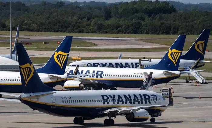 Ryanair: Κέρδη – ρεκόρ €1,61 δισ. αλλά και προειδοποίηση για τις συνέπειες από δασμούς Τραμπ