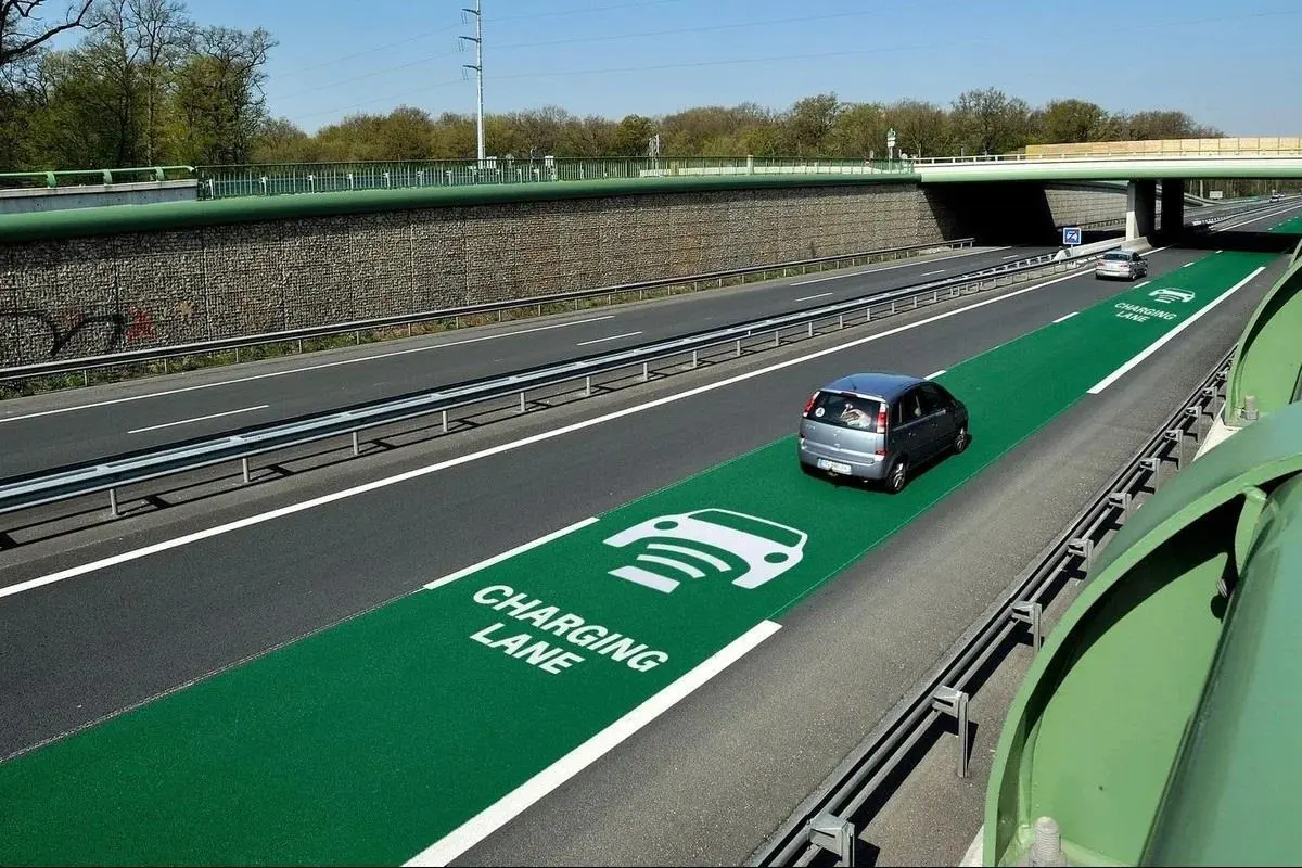 Η Γαλλία εγκαινίασε τον πρώτο αυτοκινητόδρομο ασύρματης φόρτισης ηλεκτρικών οχημάτων