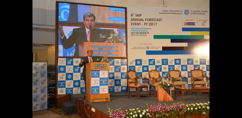 Κορυφαία ονόματα κάνουν προβλέψεις για την οικονομία