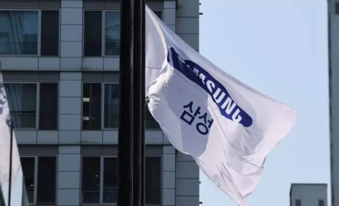 Samsung: Χάνει το προβάδισμα σε μια δαπανηρή κούρσα μνήμης AI