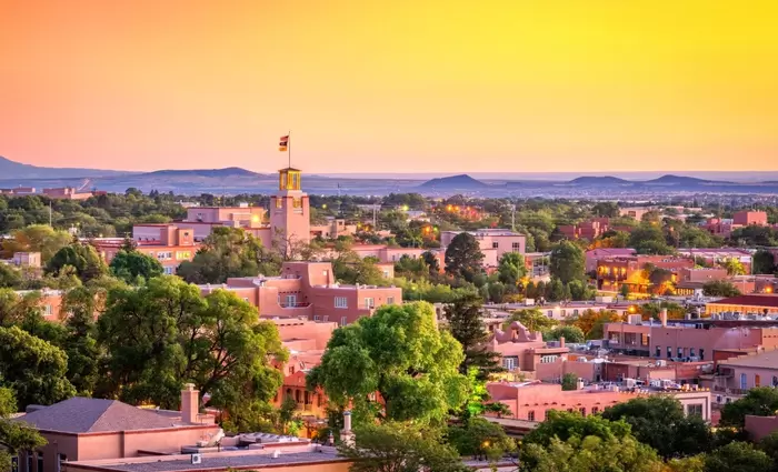 Η πρώτη πόλη στις ΗΠΑ που συνδέει τον κατώτατο μισθό με τα ενοίκια και τους λογαριασμούς