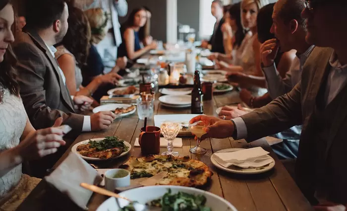 Αίρονται οι περιορισμοί για συναθροίσεις - Αλλαγή στους κανόνες αφίξεων
