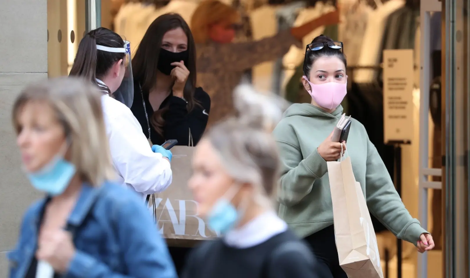 Συνεχίζονται οι έλεγχοι για τήρηση των μέτρων