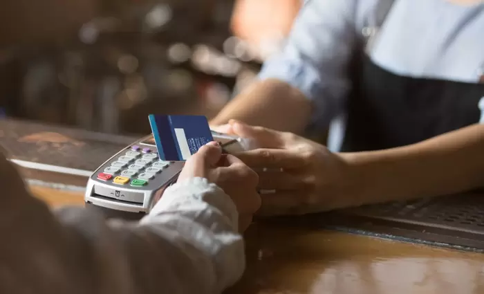 Ελλάδα: Παράταση 1+1 μήνα για τη διασύνδεση POS – ταμειακών μηχανών