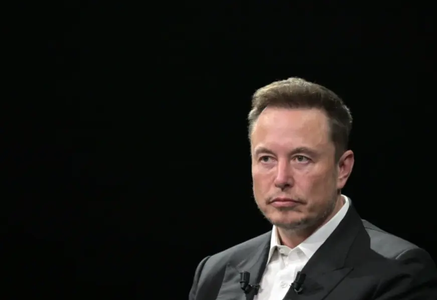 Ελον Μασκ: Σε ένα χρόνο η τεχνητή νοημοσύνη θα είναι εξυπνότερη από τον άνθρωπο