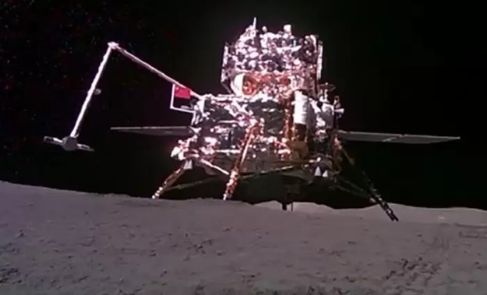 Βρέθηκε νερό στα δείγματα της Σελήνης που έφερε στη Γη η Κίνα