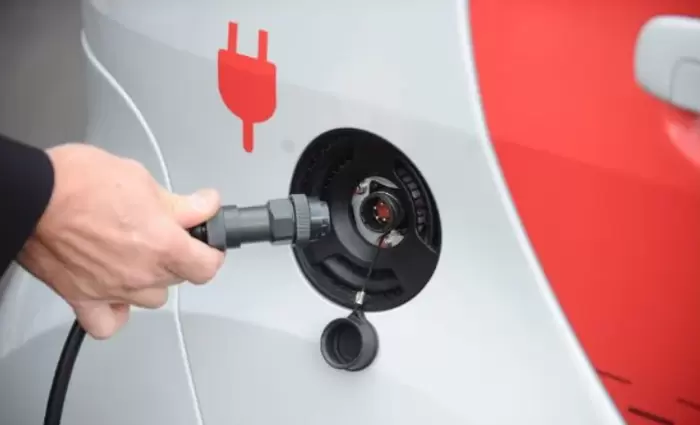 Νέα τεχνολογία φορτίζει ηλεκτρικά αυτοκίνητα σε 4,5 λεπτά