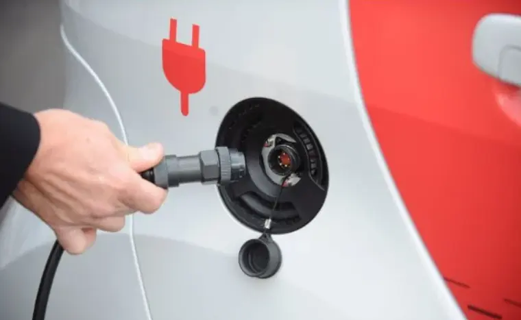 Νέα τεχνολογία φορτίζει ηλεκτρικά αυτοκίνητα σε 4,5 λεπτά